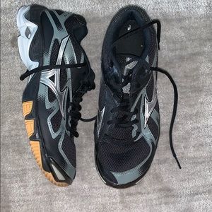 Mizuno shoes (volleyball shoes)